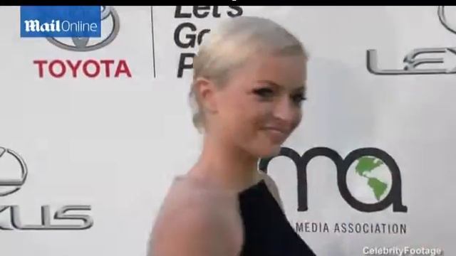 Malin Akerman shows off her trim figure in leather dress смотреть онлайн