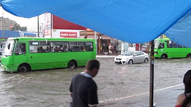Ливень в Харькове 20 июля 2013 года Барабашова 13 Heavy rain in Kharkov July 20, 2013 смотреть онлайн