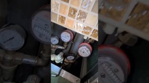 Проблема. Забило трубу горячей воды работу начинают с локализации участка,  что упростит работу.