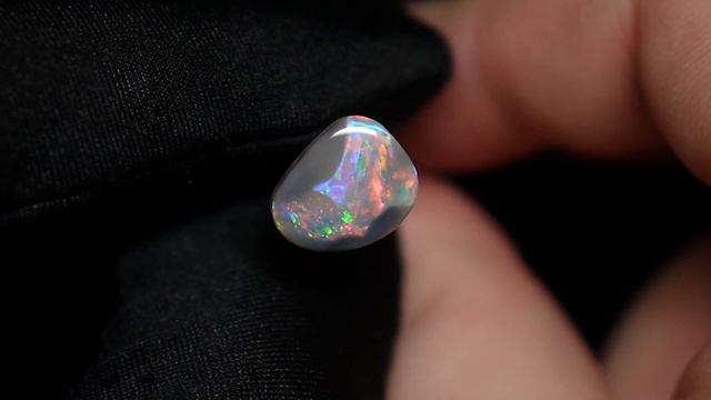 Темный кристаллический опал из Австралии смотреть онлайн