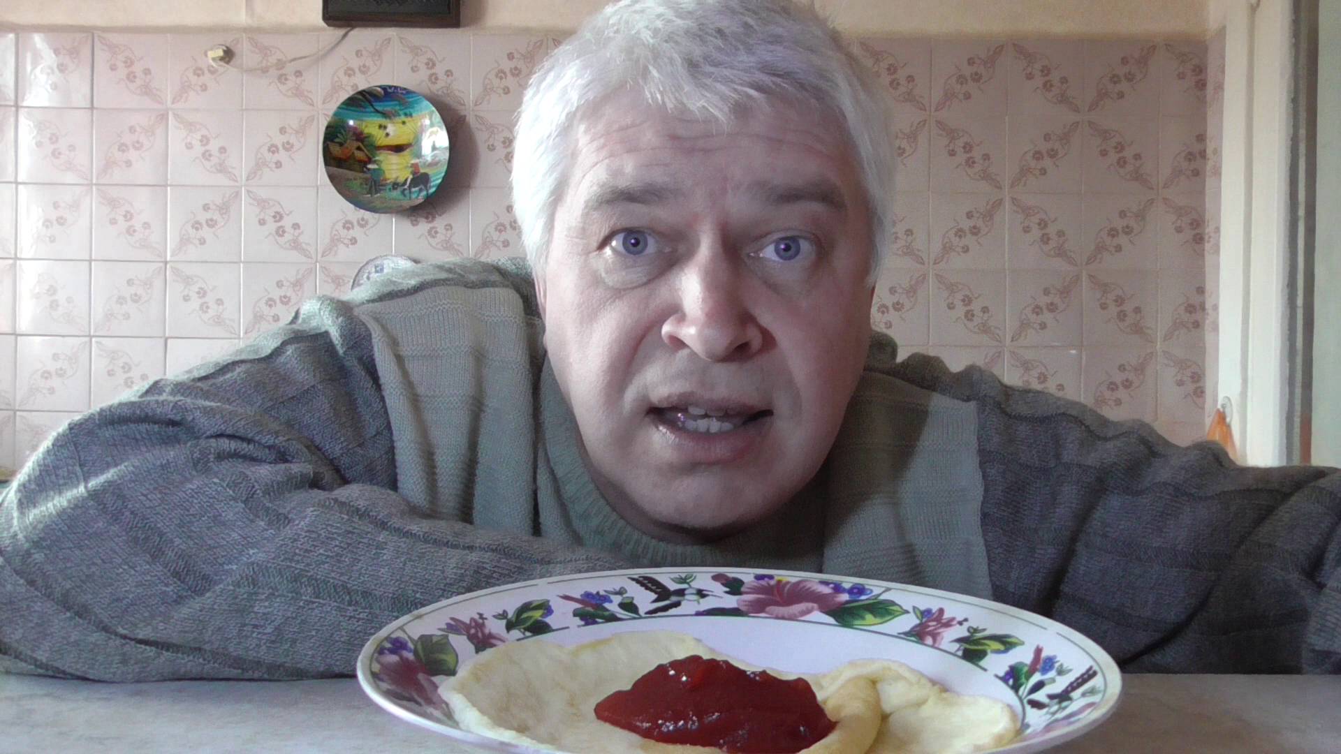Геннадий Горин кушает блин с повидлом смотреть онлайн