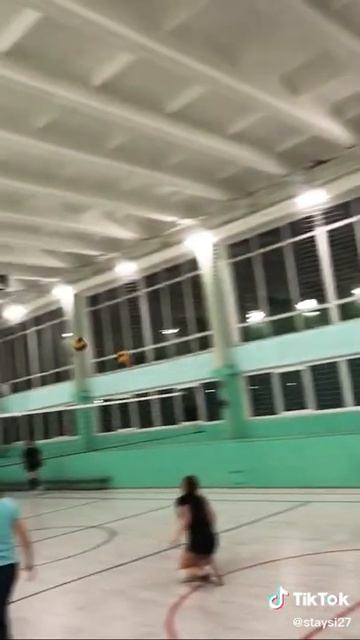 Это так круто! Кто тоже занимается волейболом пишим в коменты😜🙀☺️ смотреть онлайн