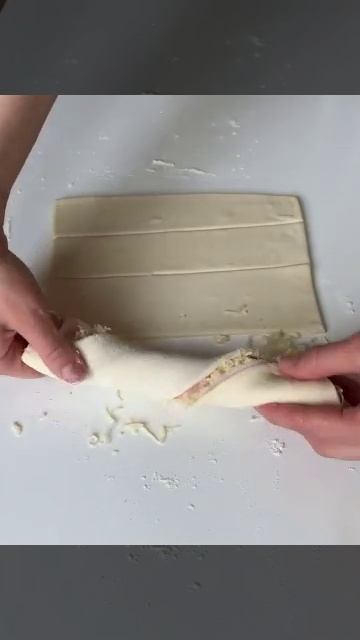 Слоёные палочки с беконом и сыром ❤️ смотреть онлайн