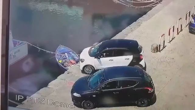 Smart precipita in acqua смотреть онлайн
