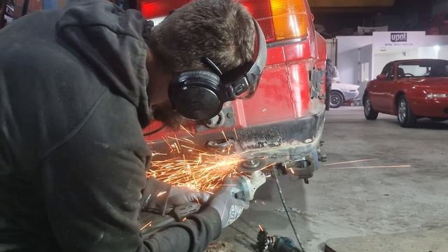 Almost Complete! Restoring Auto Alex's Classic BMW E30 Touring смотреть онлайн
