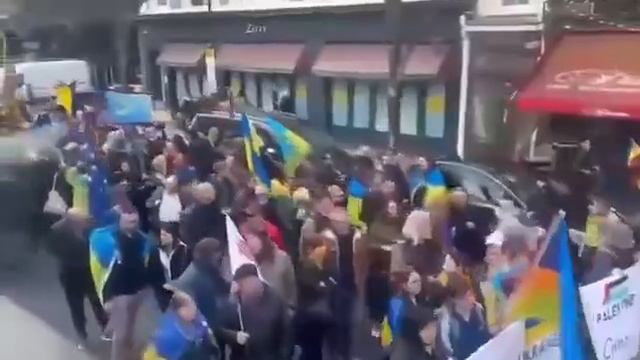Потусить у российского посольства в Лондоне - это хохлы всегда готовы. А на фронт почему-то не едут смотреть онлайн