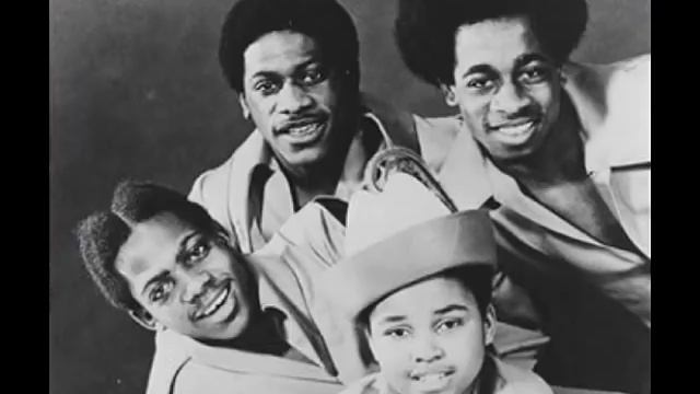 Love Jones (album version) The Brighter Side Of Darkness смотреть онлайн