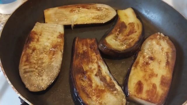 Сегодня жарю баклажаны и куриные ножки