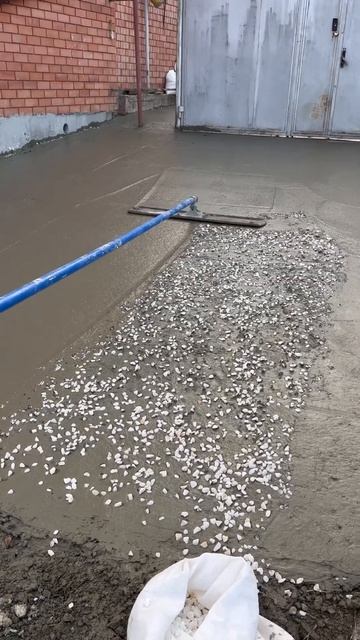 Бетон с мраморной крошкой #shortvideo #youtube #бетонирование смотреть онлайн