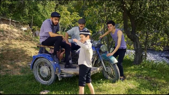 Kamoliddin Sharif - Lablari gilosim (Official Music Video) смотреть онлайн