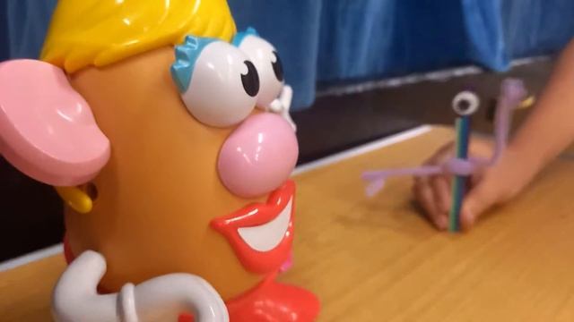 Mrs Potato Head hosts 'Mini Monster Mayhem - Talent Show' смотреть онлайн