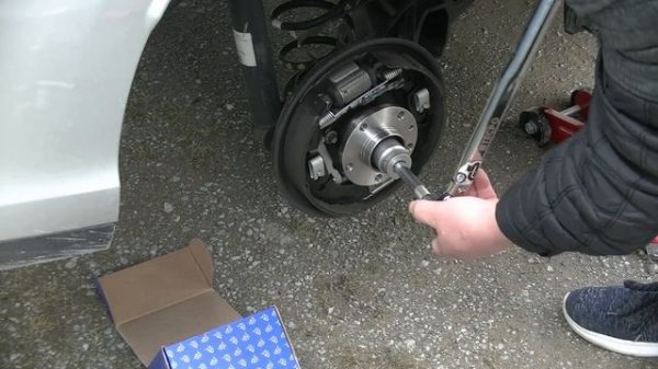 Замена ступичного подшипника Fiat Tipo 356 (Stufenheck) / Austausch des Radlagers Fiat Tipo 356