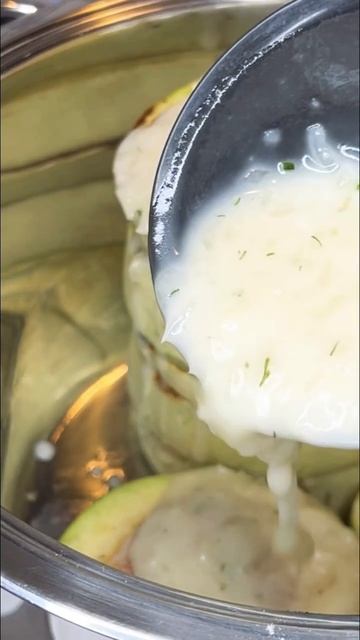 Кабачок фаршированный мясом индейки  тушёный в вкусной подливке