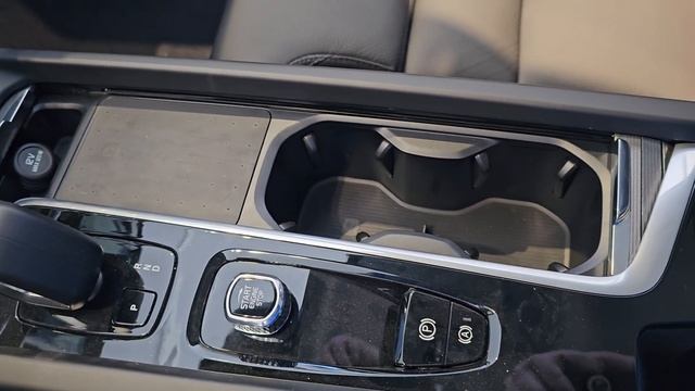 Volvo XC60 B5 AWD смотреть онлайн