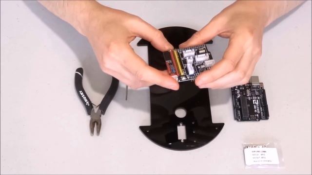 Assemble Elegoo Smart Car Arduino Robot KIT 3.0 Step 4: Install The Arduino and Sensor Shield Board смотреть онлайн