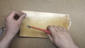 Крепление кабеля к стене