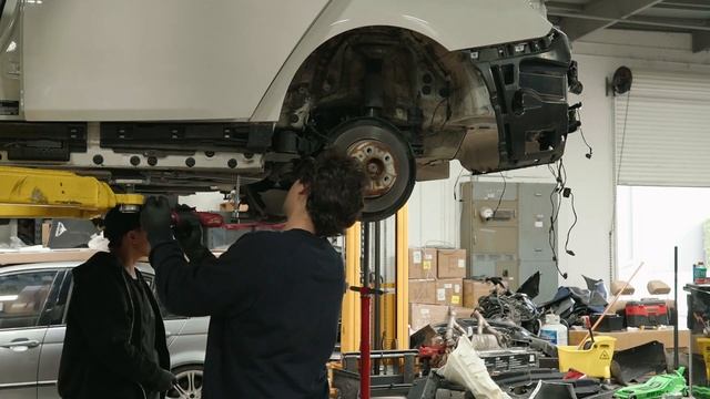 F81 M3 Wagon Part 1 - Disassembly & Wiring! смотреть онлайн