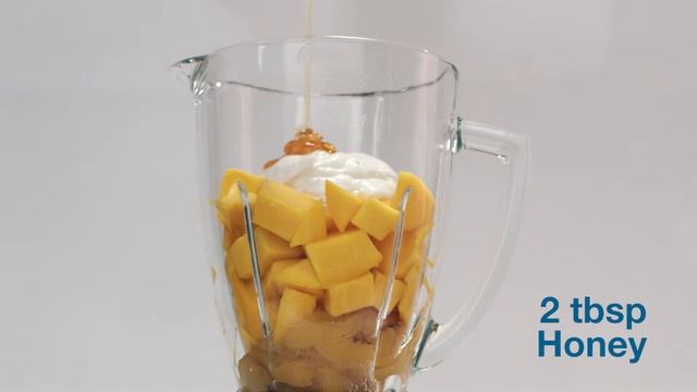 Oster® Classic Series Blender PLUS Food Chopper - Mango Ginger Smoothie смотреть онлайн