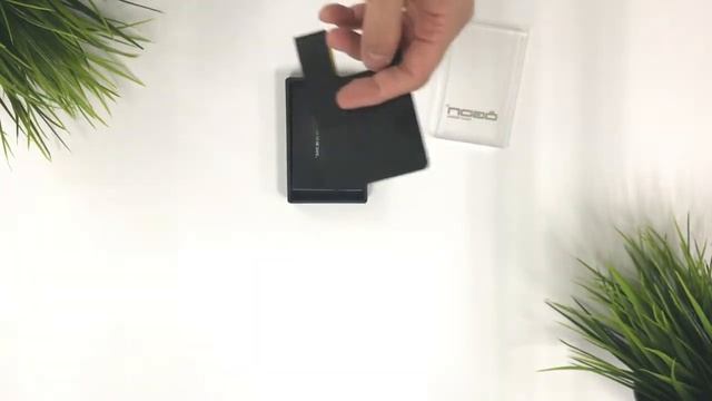 Meet the world's smallest wallet! смотреть онлайн