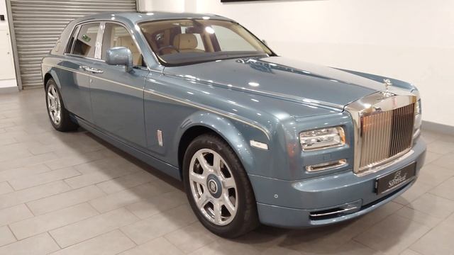 Rolls-Royce Phantom смотреть онлайн