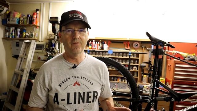 IS IT POSSIBLE TO PUMP A MTB TYRE USING A MINI ROAD BIKE PUMP смотреть онлайн