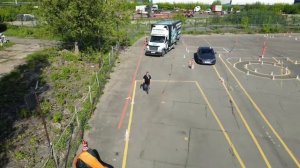 Вождение грузовика упражнение №1 (Упражнение движением задним ходом погрузка)