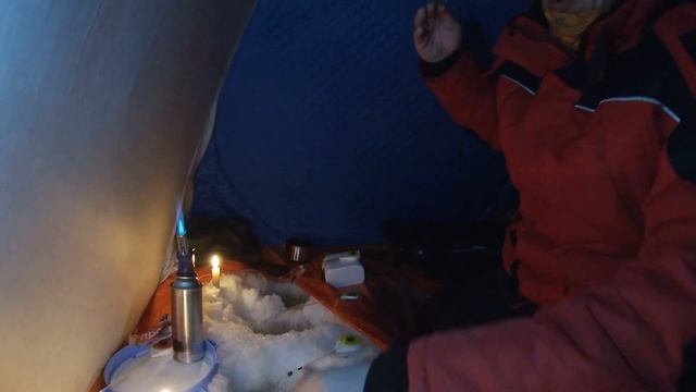 Ловля Крупного КАРАСЯ Зимой со льда! Ночная рыбалка! Рыбалка в ГЛУХОЗИМЬЕ! смотреть онлайн