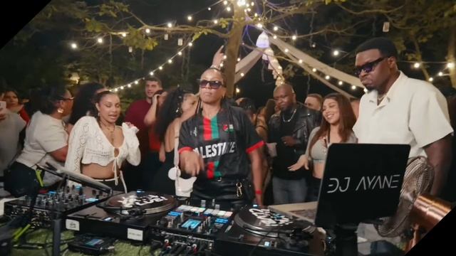 Хип-Хоп Вечеринка в стиле Афро Бит & Афро Ритм в парке Парижа. Hip-hop Afrobeat & Rhythm Party Beat