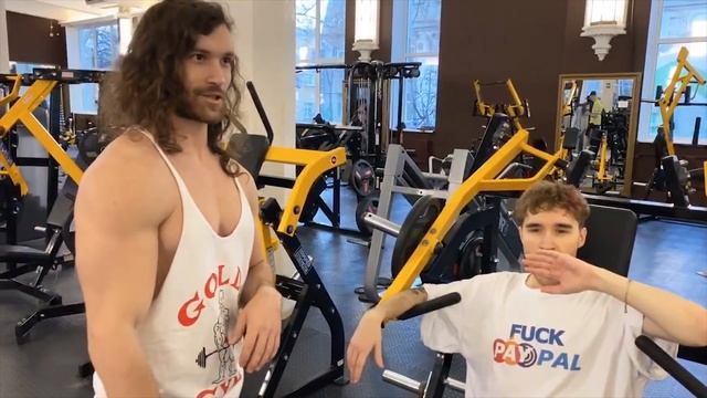 КОРЕШ И БРАТИКИ В СПОРТЗАЛЕ смотреть онлайн