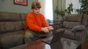 один дома; пародия OneTwo