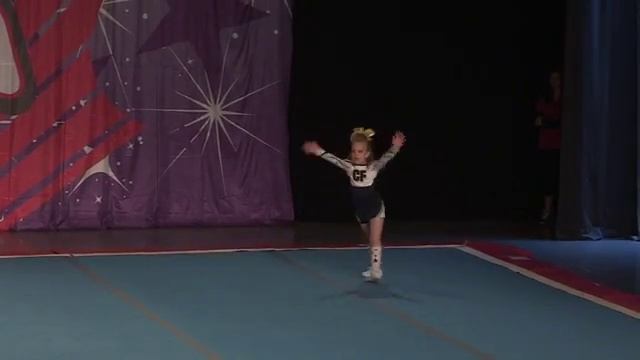 CheerForce WolfPack Mackenzy Mini Indy B 2 смотреть онлайн