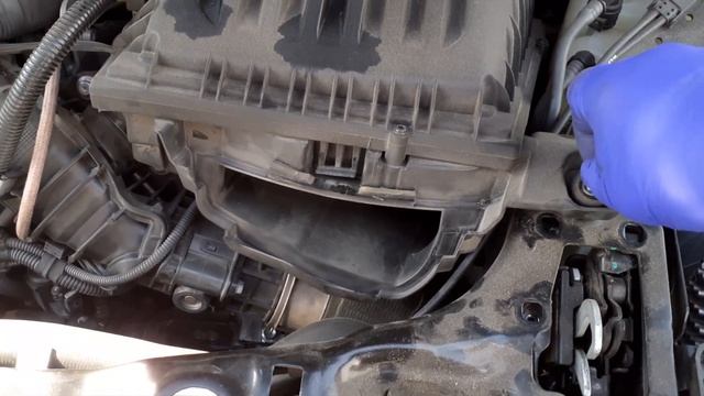 BMW 218D 150PS 2017 рік - знімаємо дифузор радіатора-remove the radiator diffuser смотреть онлайн