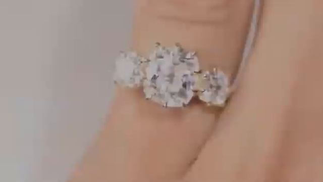 Engagement ring, 3 stone Old European cut moissanite 8.3*7.4mm centre 2pcs 5*5mm 'side stones смотреть онлайн