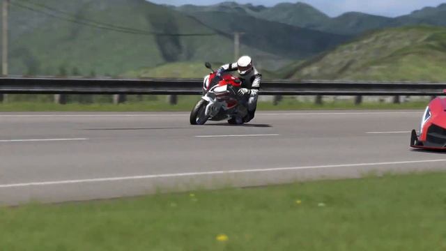 BMW S1000 RR vs Hypercars at Highlands смотреть онлайн