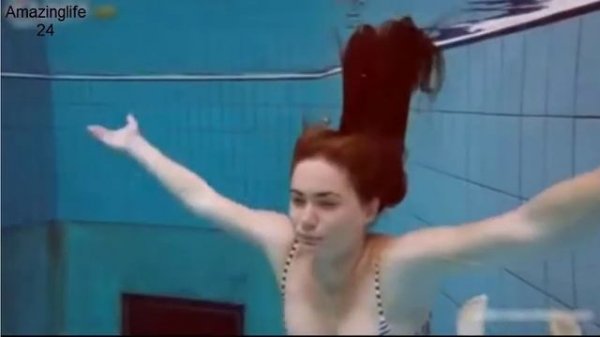 Teen Girl Underwater Swimming || Teenage Girl Drowning underwater