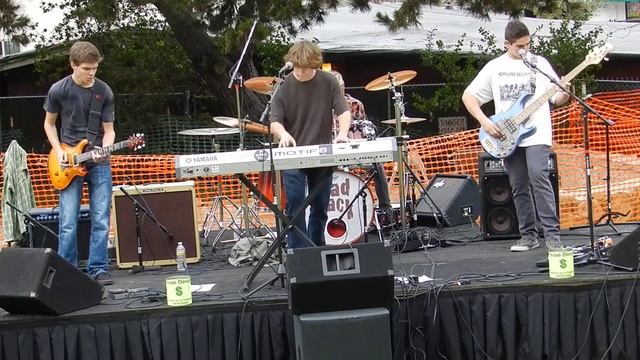 Ben Babylon Band "Dorky Loves Donuts" смотреть онлайн