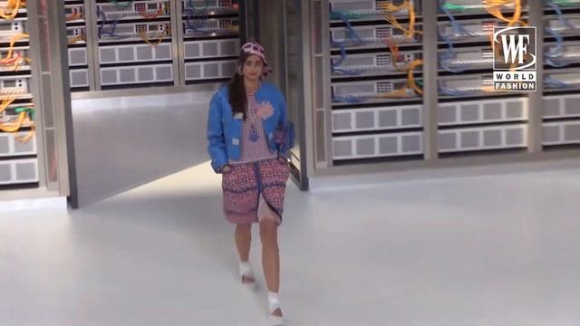 Chanel Spring/Summer 2017 Paris Fashion Week смотреть онлайн
