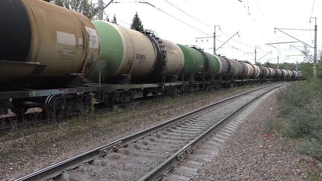 Тепловоз 2ТЭ116-1702 "БалтТрансСервис" с наливным грузовым поездом. смотреть онлайн