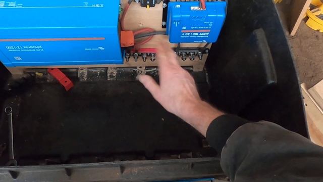 12V Victron LiFePo4 Toolbox #5 - Progress Update смотреть онлайн