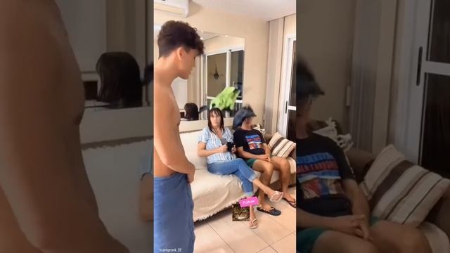 Пранк своего парня - Веду прямой эфир в полотенце