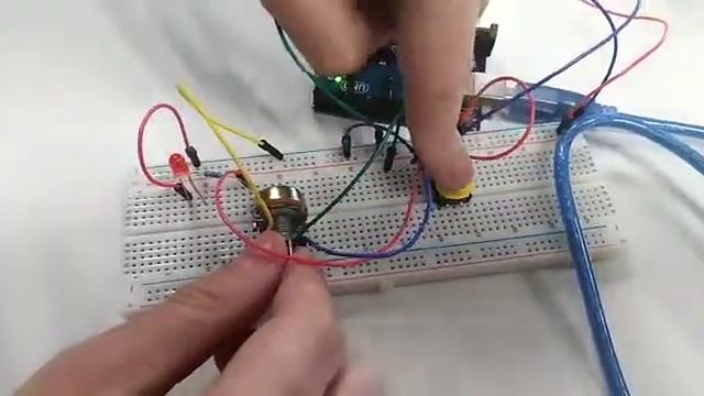 Arduino funcionamiento de potenciometro con pulsador y led смотреть онлайн