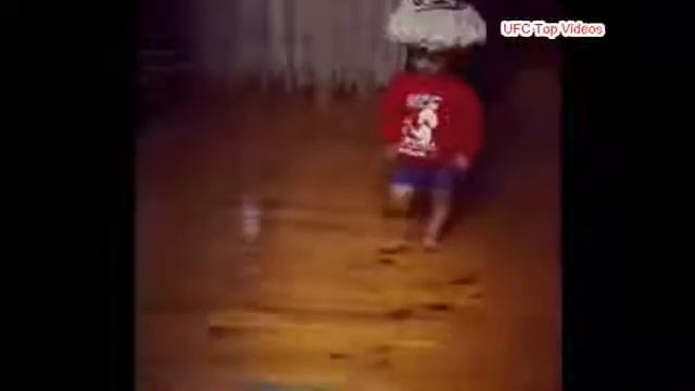 этот мальчик порвал интернет )) породия Хабиб Нурмагомедова и Конора Магрегора смотреть онлайн