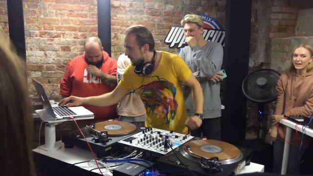 ALFA FUTURE PEOPLE ESA DJ