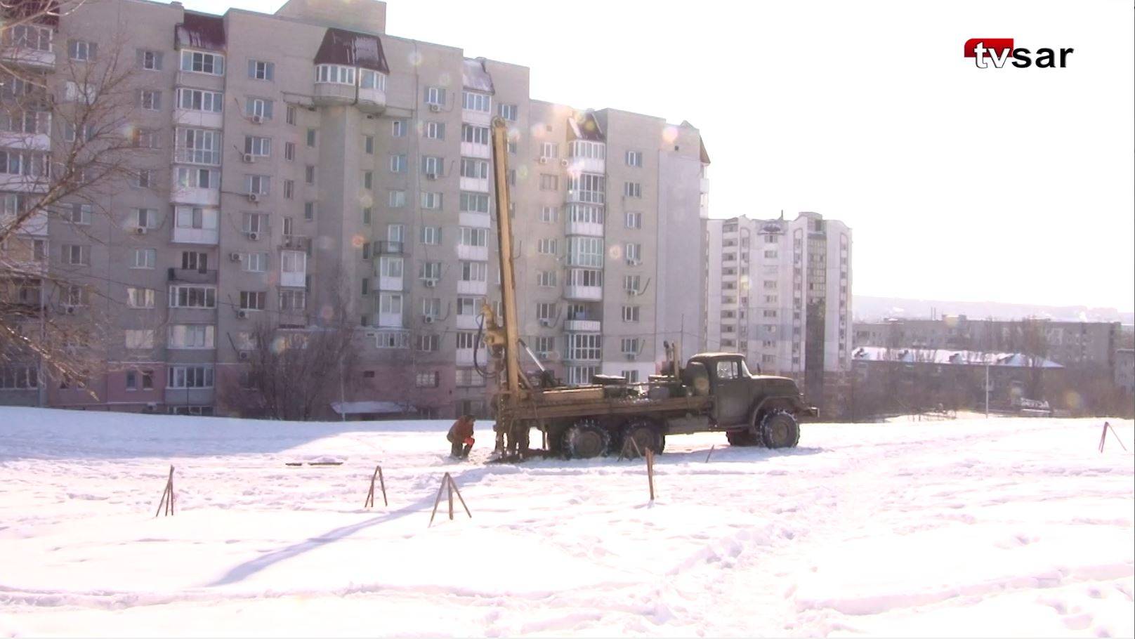 В саратовском парке рубят деревья ради строительства школы смотреть онлайн