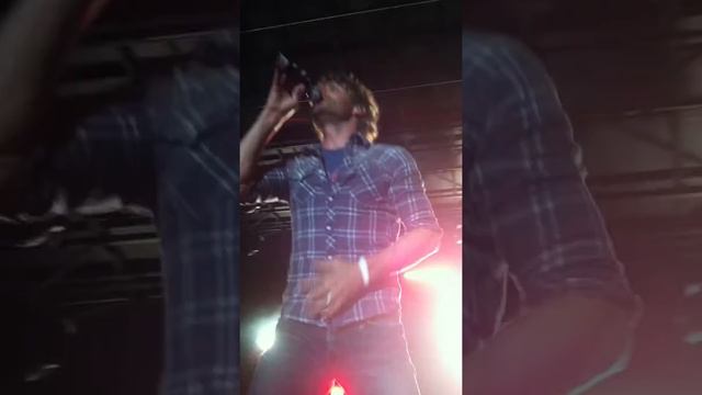 Dierks Bentley - Settle For A Slowdown (Live) смотреть онлайн
