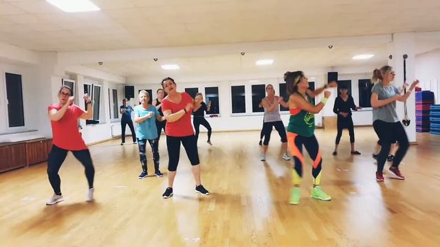 El carnaval de Celia / Salsa / Zumba Choreo смотреть онлайн
