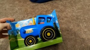 Синий трактор на радиоуправлении