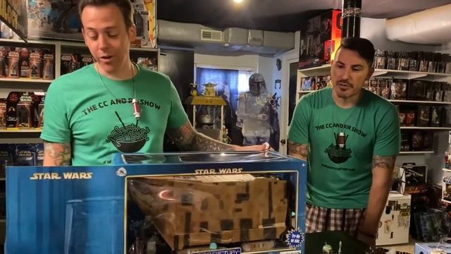 Disney Parks Exclusive Droid Depot 4-LOM and Sandcrawler Unboxing and Review!! S06CR05 смотреть онлайн