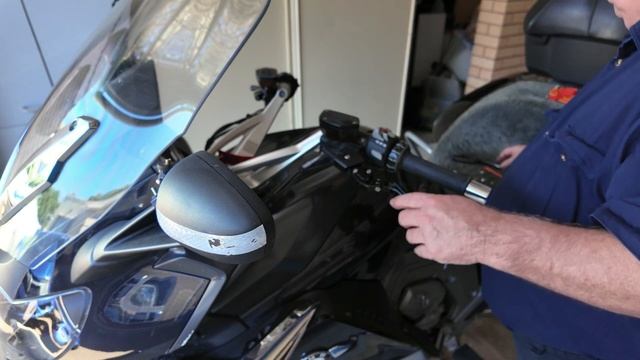 BMW K1600 GTL Replacing clutch lever смотреть онлайн