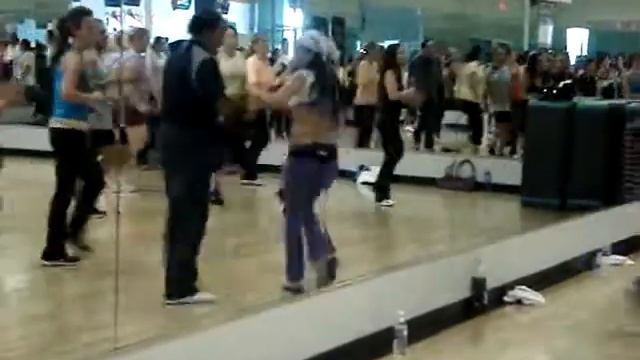 ZUMBA ERIKA(COLOMBIA) SALSA смотреть онлайн